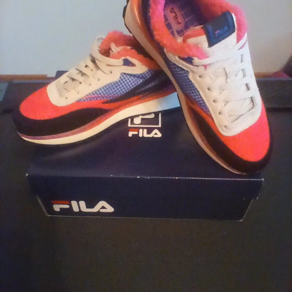 NWB FILA Reno Women's Shoes Size 9 with Sherpa Pink Purple Black